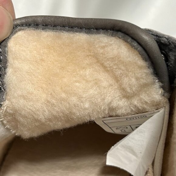 UGG Australia Jemma Slip-On Sneakers FADING ON LEFT SHOE Women's Size 8 - Picture 9 of 12